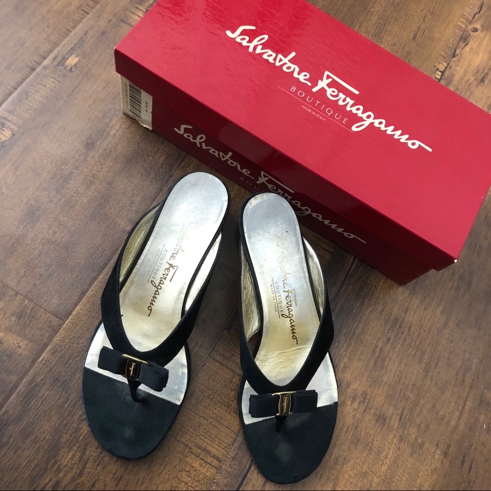 Salvatore Ferragamo flip flops sandals black